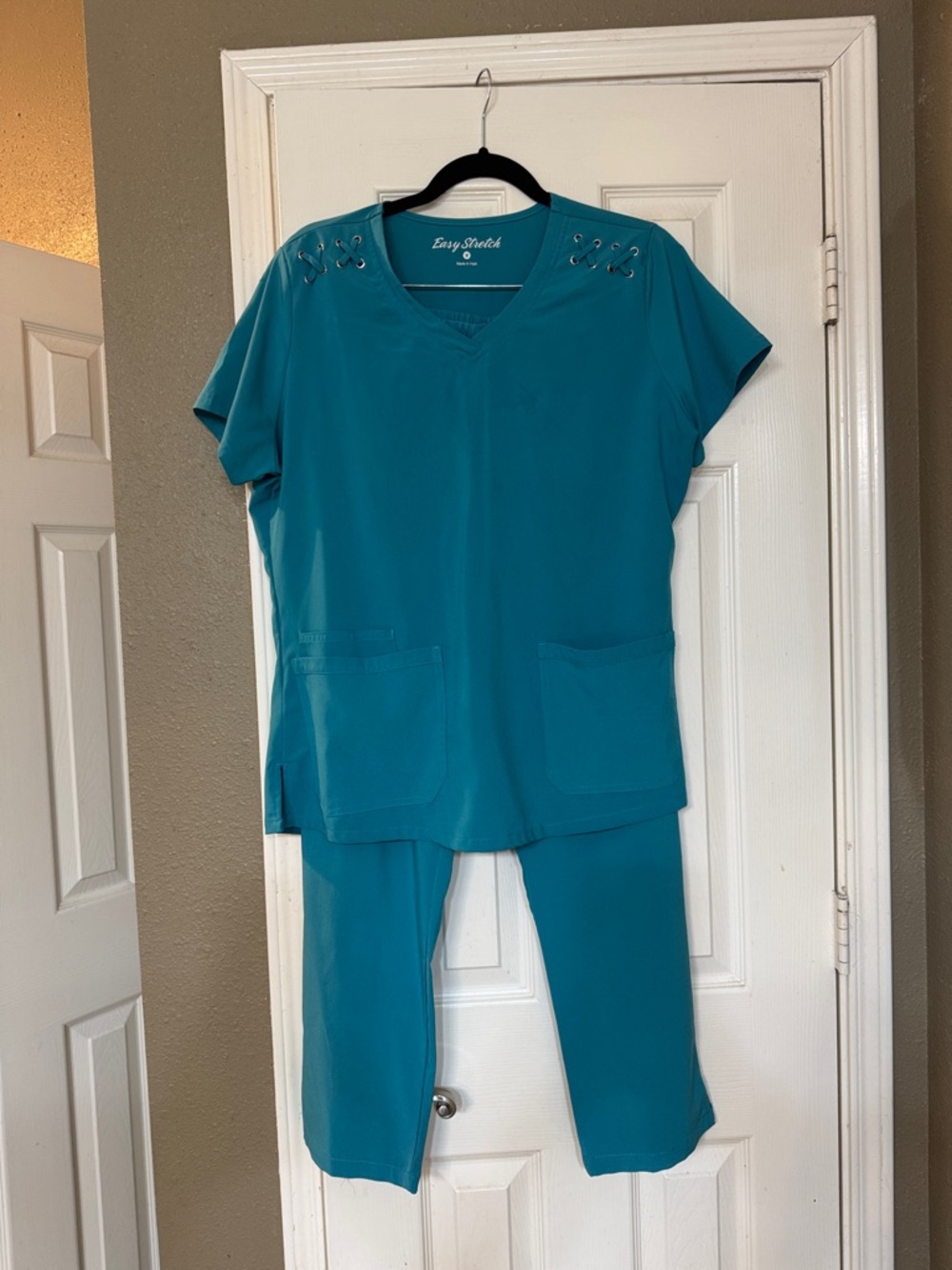 Easy Stretch Teal Women's Scrub Set - V-Neck Top & Pants